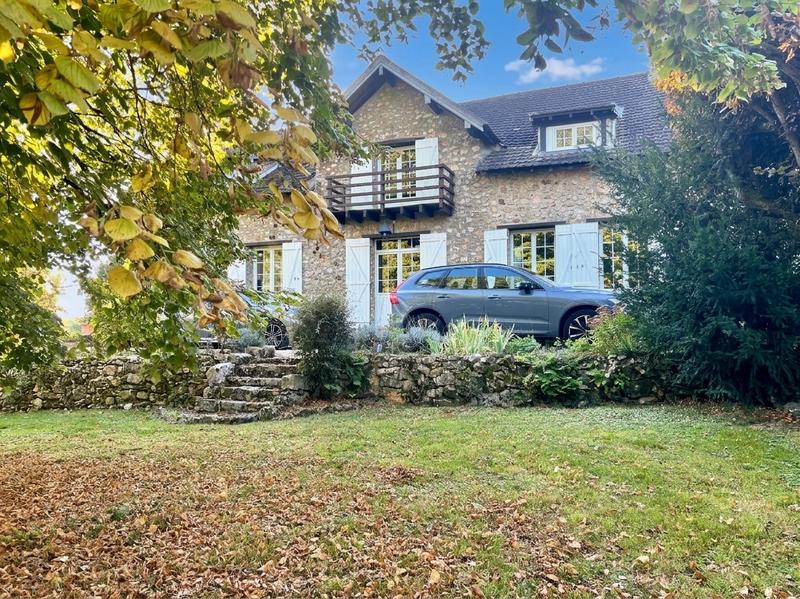 Propriété - 300 m² - 10 pièces