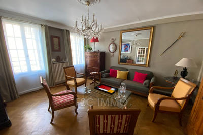 Maison - 187 m² - 9 pièces