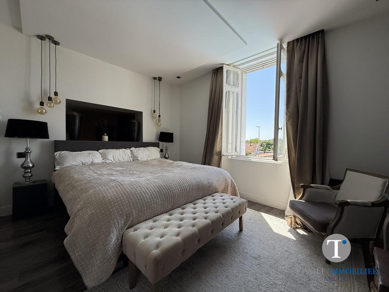 Maison traditionnelle - 267 m² - 9 pièces