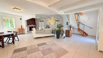 Maison - 185 m² - 7 pièces