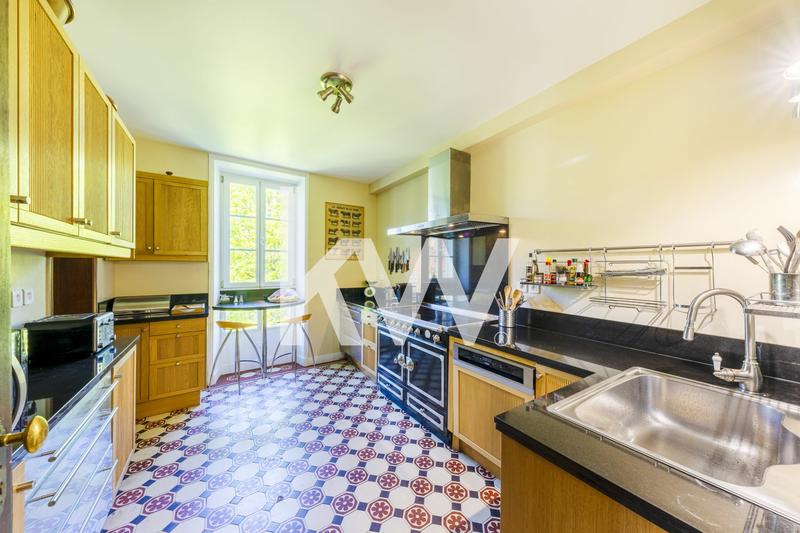 Maison - 700 m² - 23 pièces