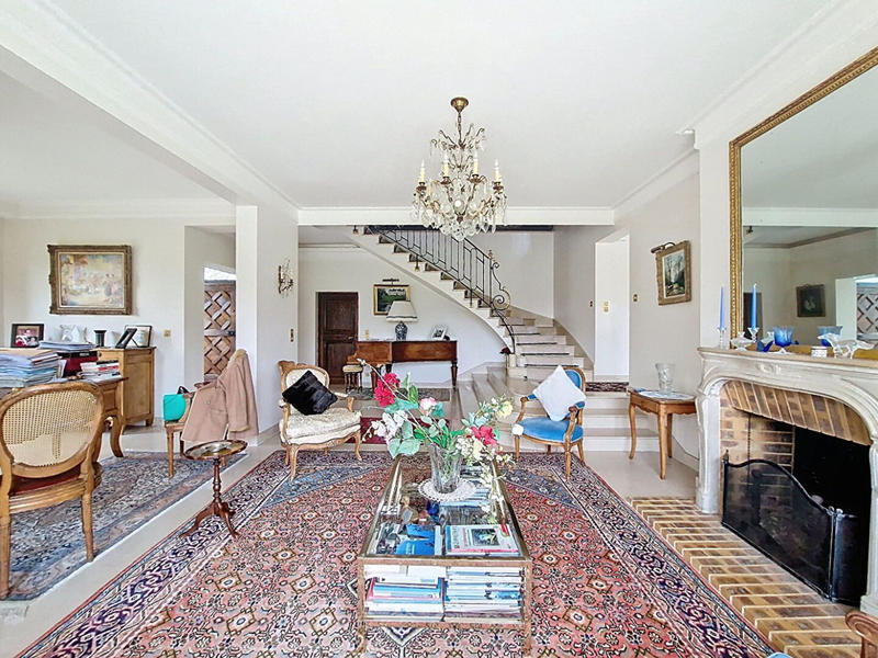 Maison - 250 m² - 10 pièces