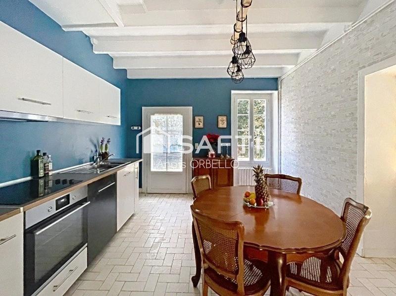 Maison - 250 m² - 8 pièces