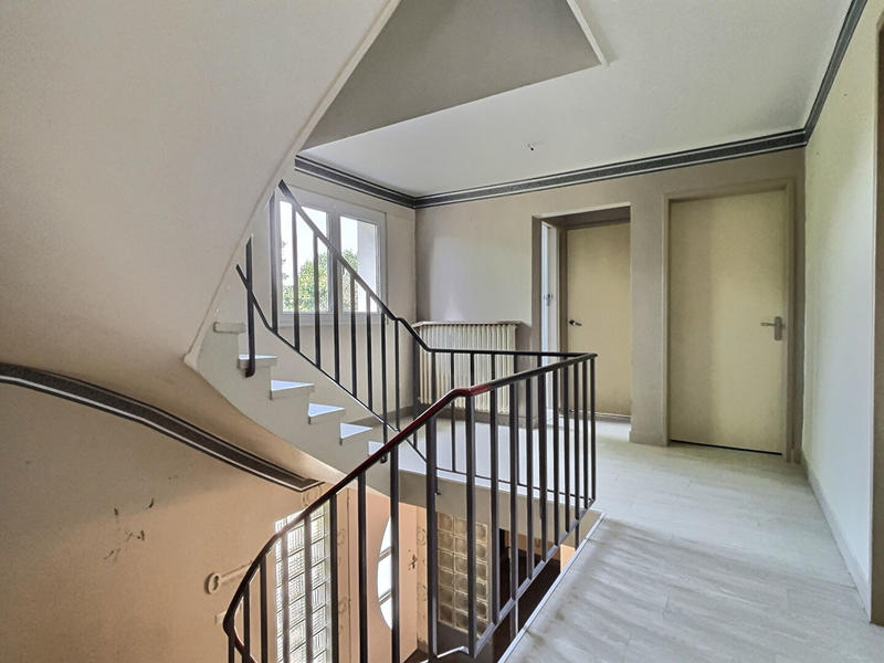 Maison - 233 m² - 9 pièces