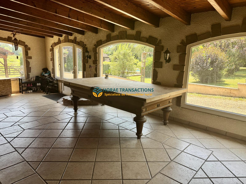 Maison - 250 m² - 8 pièces