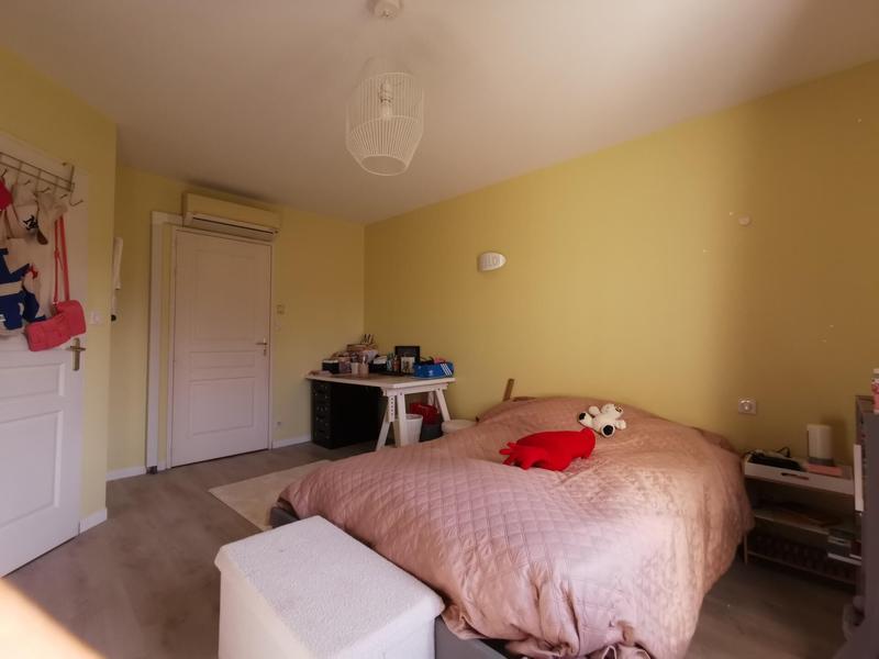 Maison - 325 m² - 10 pièces