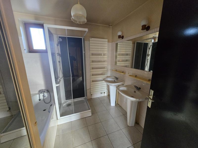 Maison - 181 m² - 7 pièces