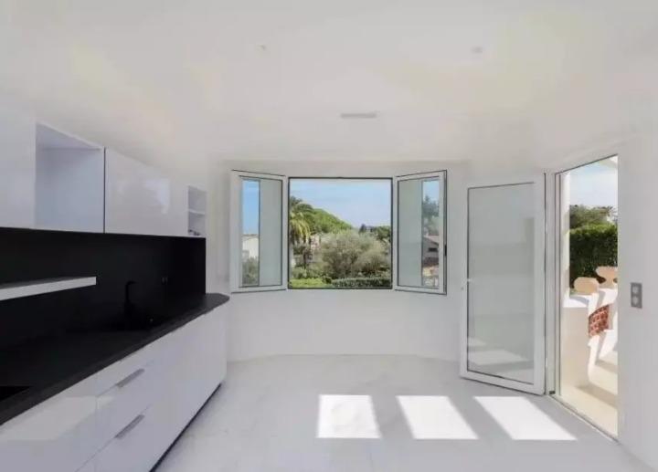 Villa - 260 m² - 10 pièces