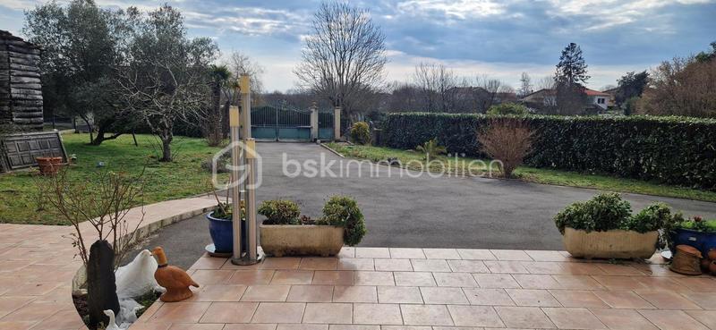 Maison - 200 m² - 8 pièces