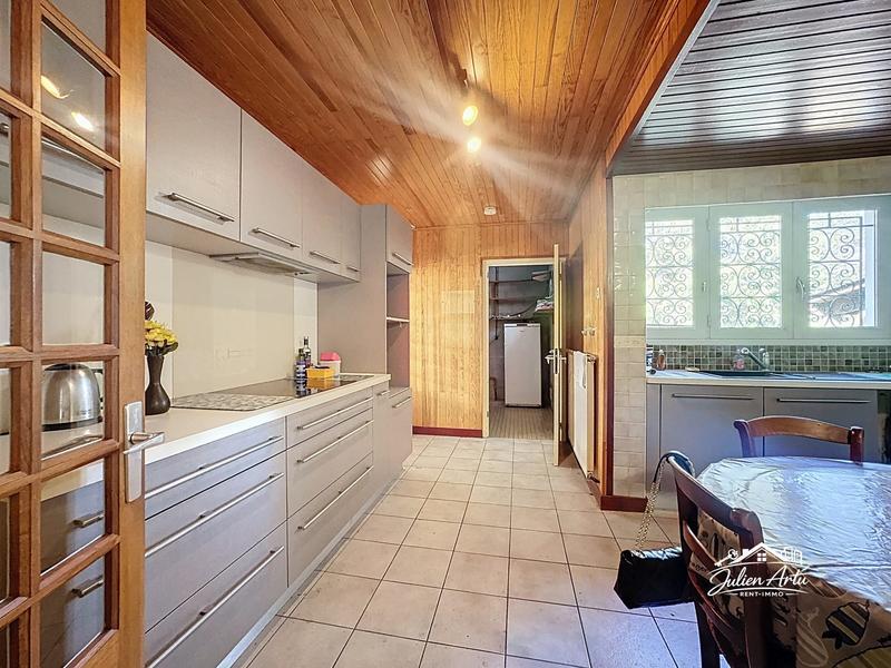 Villa - 194 m² - 10 pièces