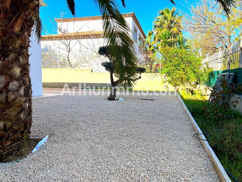 Maison - 280 m² - 6 pièces