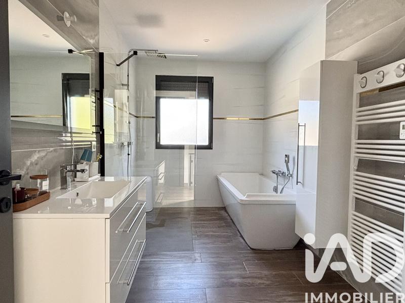 Maison - 185 m² - 6 pièces