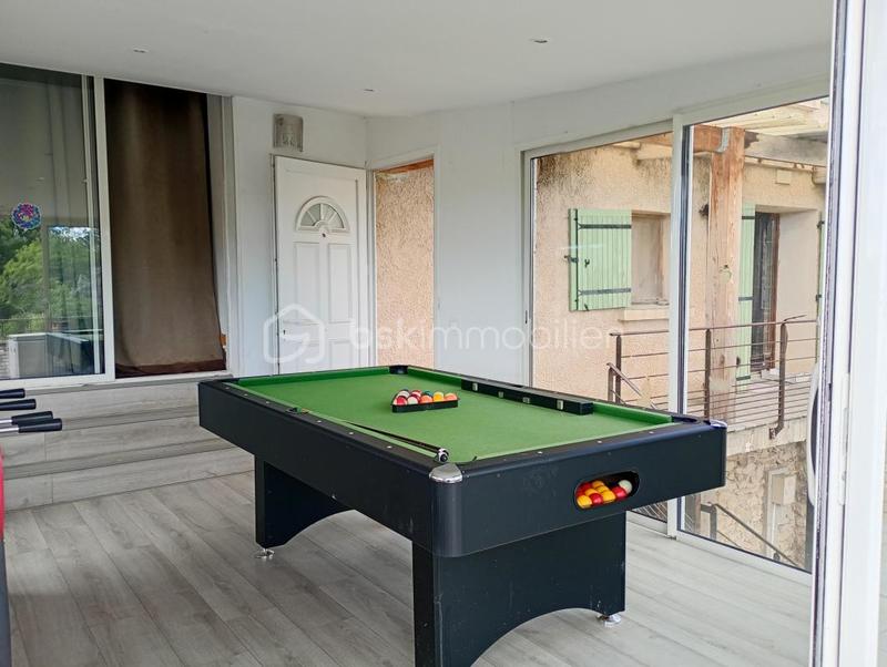 Propriété - 244 m² - 10 pièces