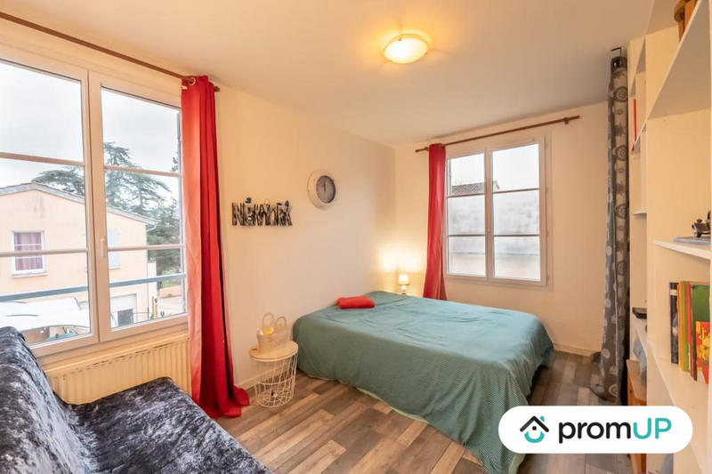 Maison traditionnelle - 260 m² - 8 pièces