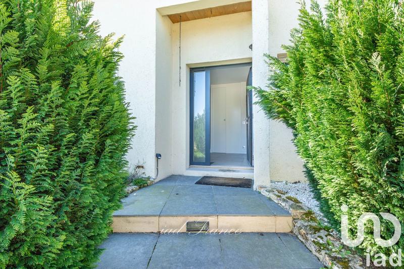 Maison - 230 m² - 8 pièces