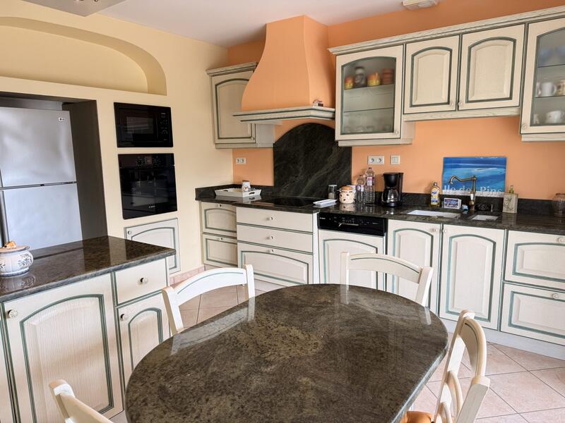 Maison traditionnelle - 180 m² - 6 pièces