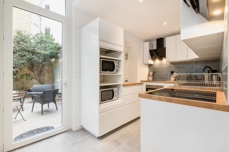 Maison - 241 m² - 12 pièces