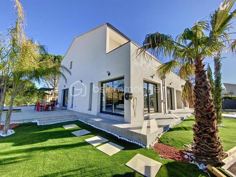 Villa - 245 m² - 6 pièces