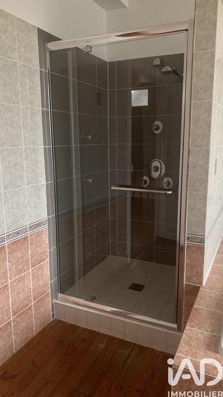 Maison - 256 m² - 9 pièces