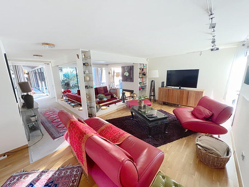 Maison - 275 m² - 8 pièces