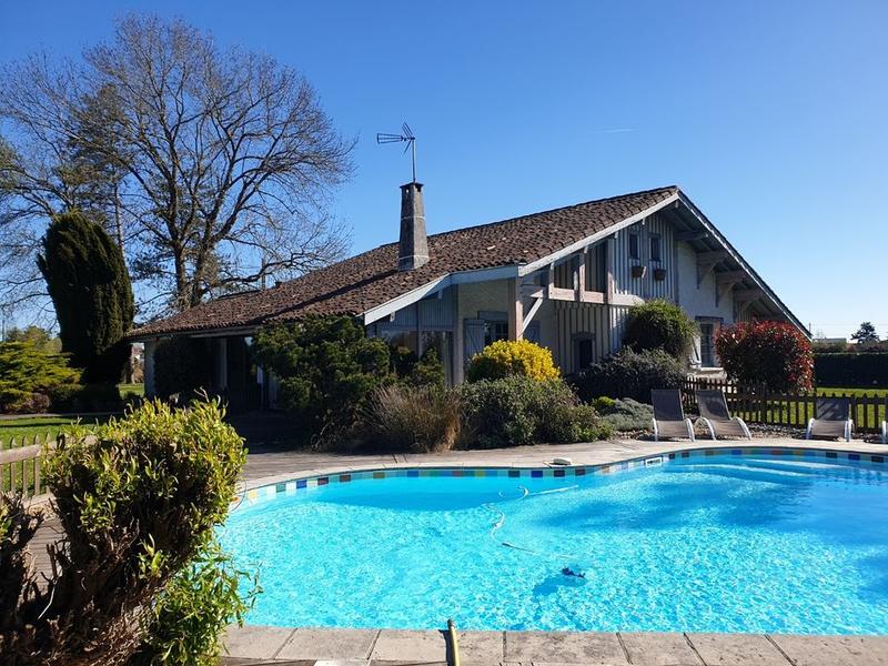 Maison chambre d'hôtes - 366 m² - 17 pièces