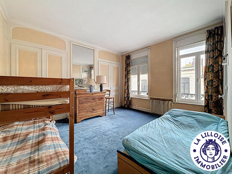 Maison - 260 m² - 8 pièces