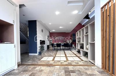 Maison - 265 m² - 8 pièces