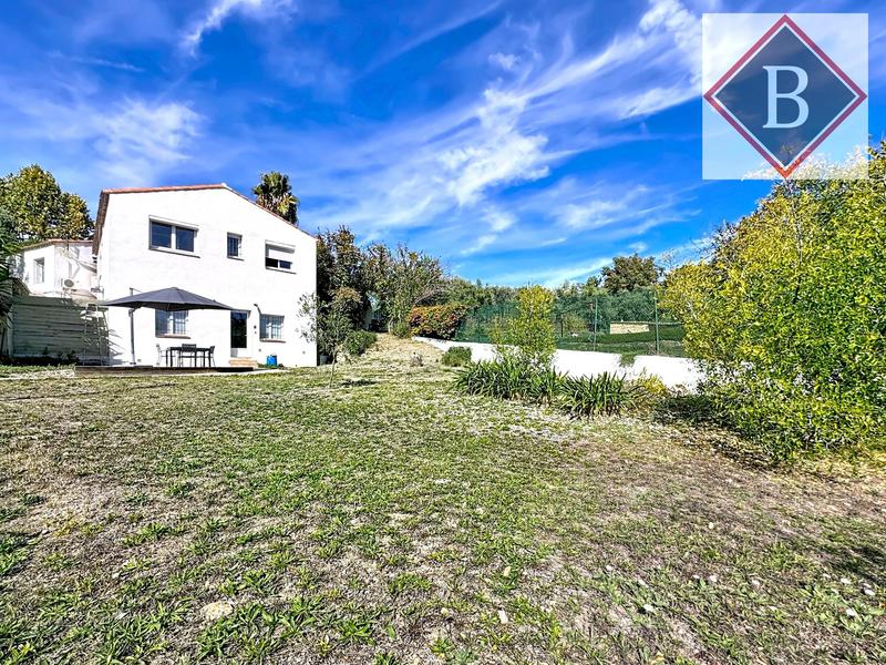 Maison - 181 m² - 7 pièces