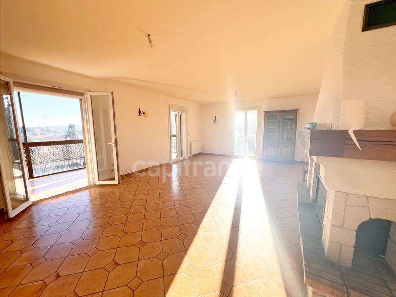 Maison - 222 m² - 7 pièces