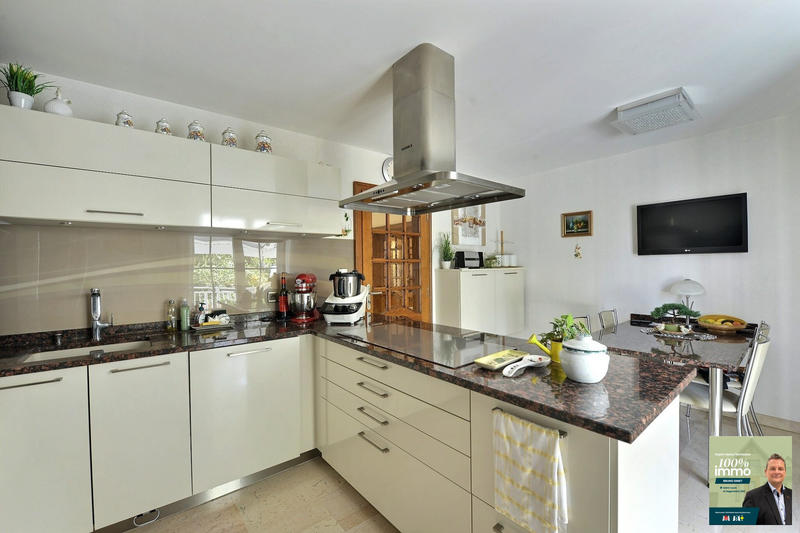 Maison - 232 m² - 7 pièces