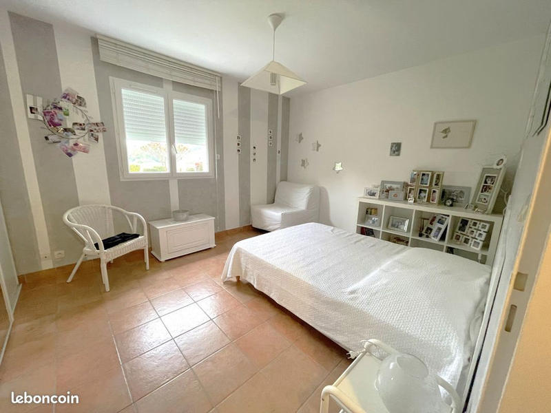 Maison - 221 m² - 8 pièces