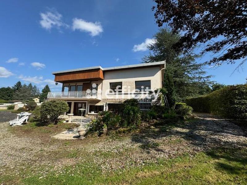 Maison - 200 m² - 8 pièces