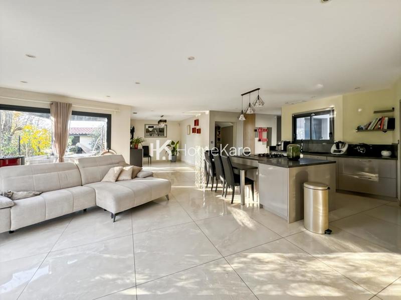 Maison - 140 m² - 5 pièces