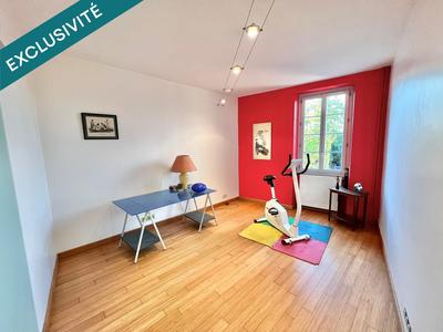 Maison - 208 m² - 9 pièces