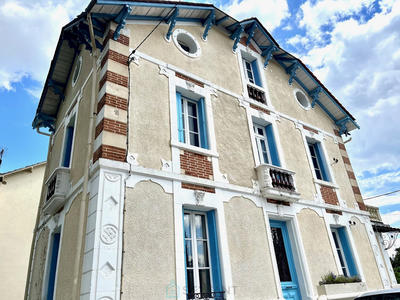 Maison - 180 m² - 9 pièces