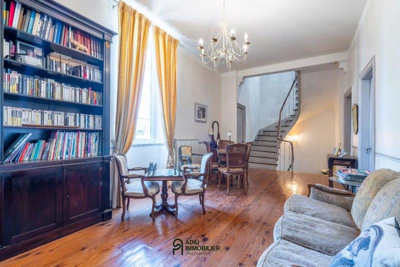 Maison de maîtres - 303 m² - 9 pièces