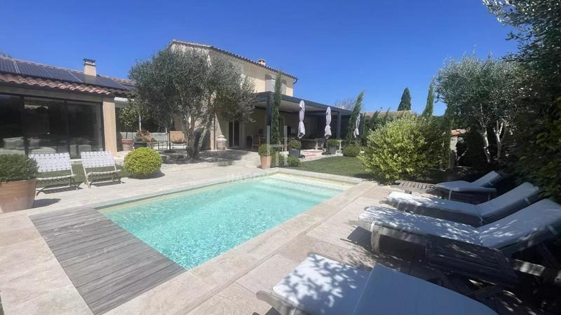 Maison - 220 m² - 7 pièces