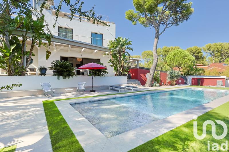 Maison - 227 m² - 7 pièces