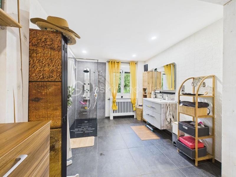 Maison - 183 m² - 7 pièces