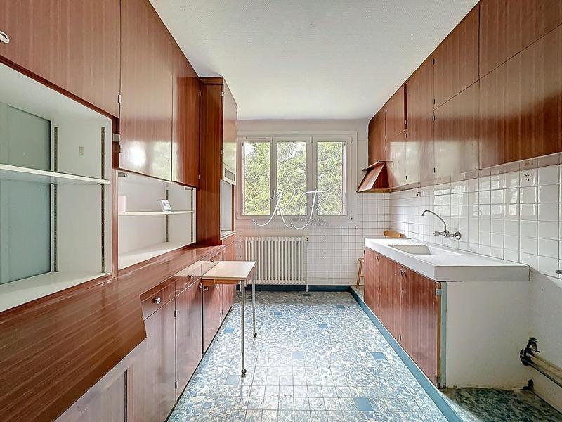 Maison - 230 m² - 10 pièces