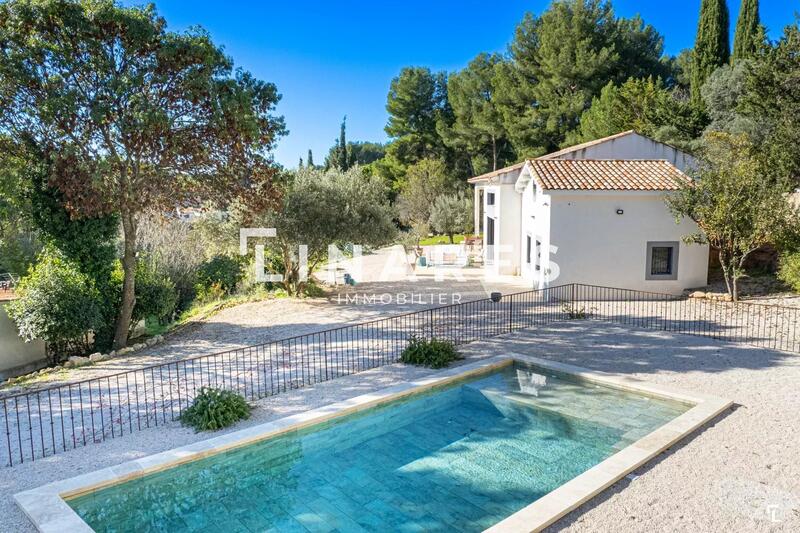 Maison - 305 m² - 8 pièces