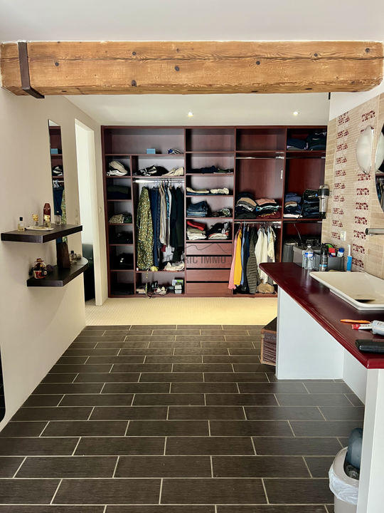 Propriété - 580 m² - 18 pièces