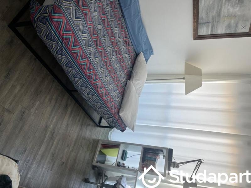 Chambre - 80 m² - 1 pièce