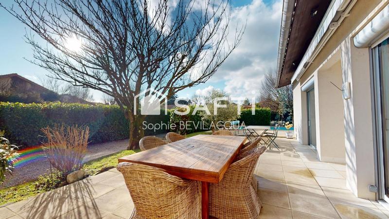 Maison - 201 m² - 7 pièces