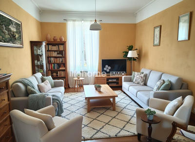 Villa - 295 m² - 9 pièces