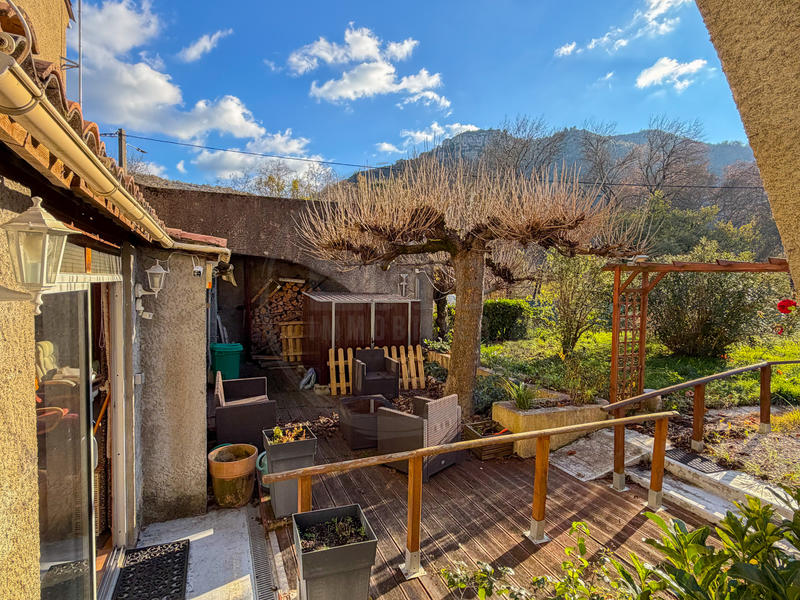 Propriété - 121 m² - 6 pièces