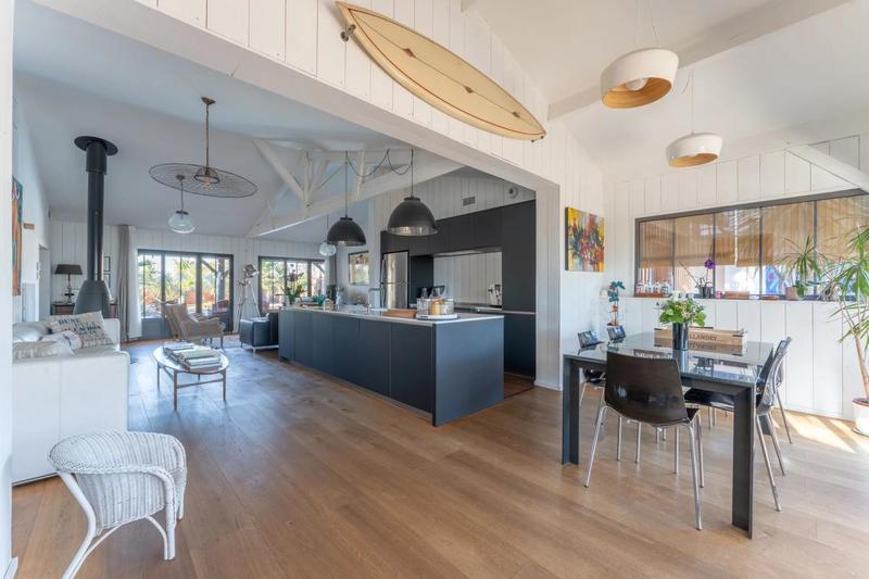 Propriété - 233 m² - 9 pièces