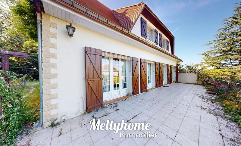 Maison - 180 m² - 10 pièces