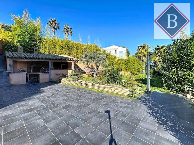 Maison - 250 m² - 6 pièces