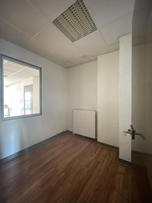 Local commercial - 90 m² - 4 pièces